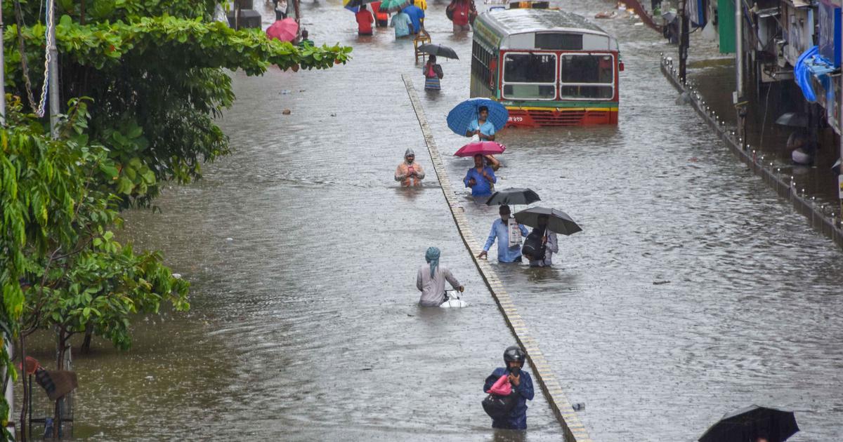 Mumbai witnesses heavy rains; Man electrocuted in Thane