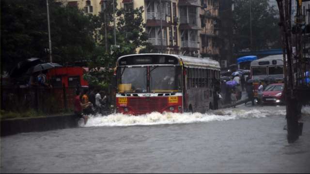 Due to heavy rains government offices declare a holiday in Mumbai