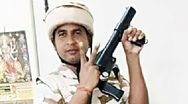 ITBP Jawan helps a poor farmer