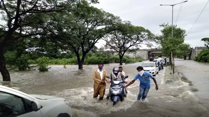 A man with his three sons jumped into the Maand river; Chhattisgarh
