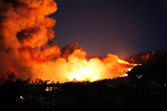 Hundreds stay evacuated because of ‘Apple Fire’ in California
