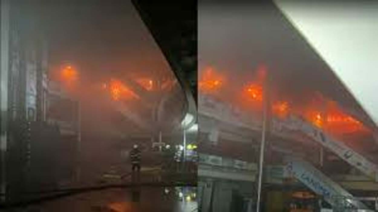 The fire broke out at Mumbai shopping mall